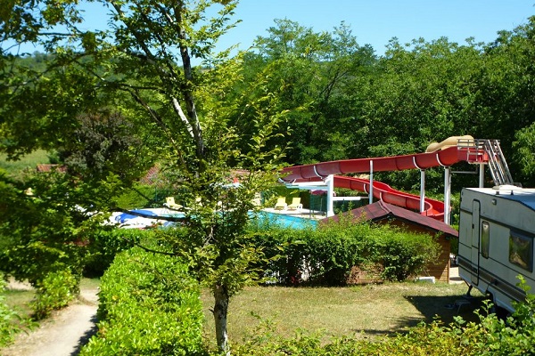 /campings/francia/aquitania/dordona-perigord/Le Ceou/piscine-cadre-naturel-600x400.jpg